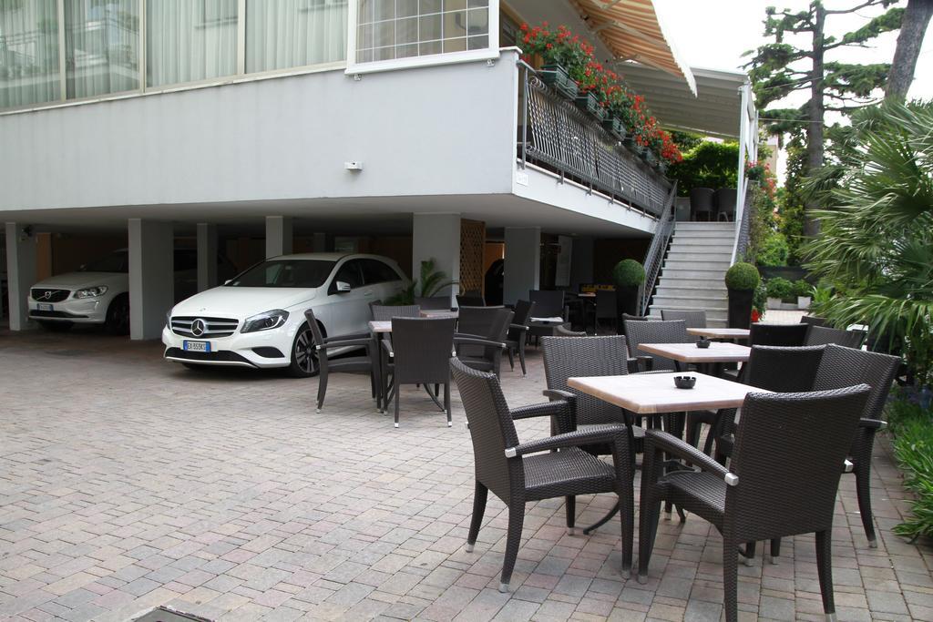 Hotel Bellerofonte Rimini Exterior photo